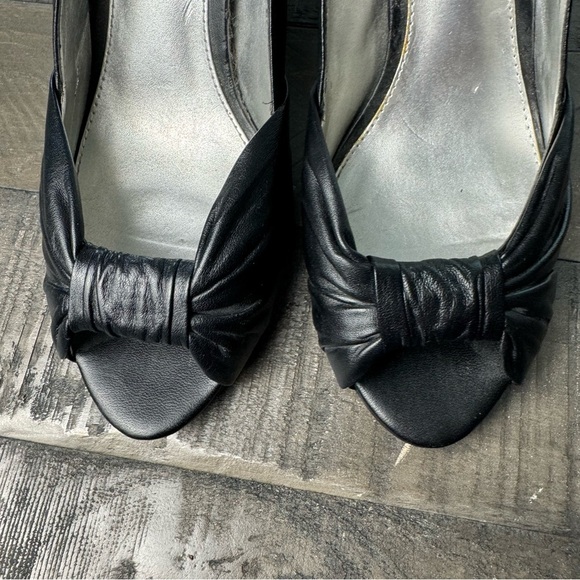 Liz Claiborne Black Leather Heels Open Toe Tied in a Bow - Picture 5 of 10